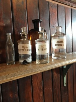 Vintage Apothecary Bottles_2_1